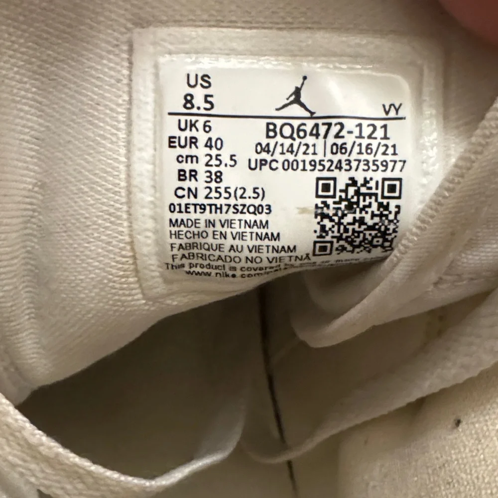 Air Jordan 1 Mid “Coconut Milk size 8.5 barely worn - Picture 4 of 4